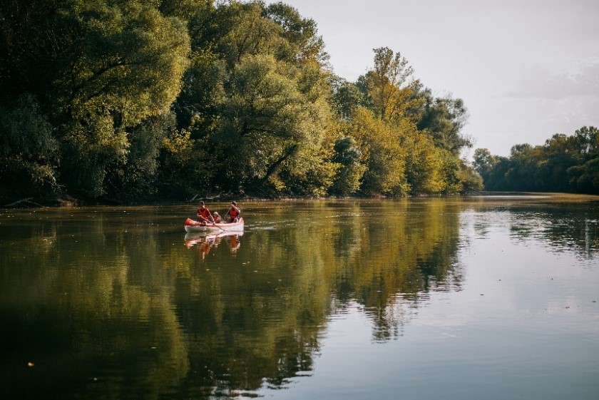 Az Interreg VI-A Magyarország–Szlovákia Program támogatásával határon átnyúló turisztikai fejlesztés indul a Bodrogközben. A több projektet magában foglaló akcióterv, a #3rivers – Három folyó kincse célja, hogy a Bodrog, a Tisza és a Latorca folyók által ölelt vidéket egységes, jól felismerhető turisztikai desztinációvá fejlessze, és új lendületet adjon a térség fenntartható turizmusának.