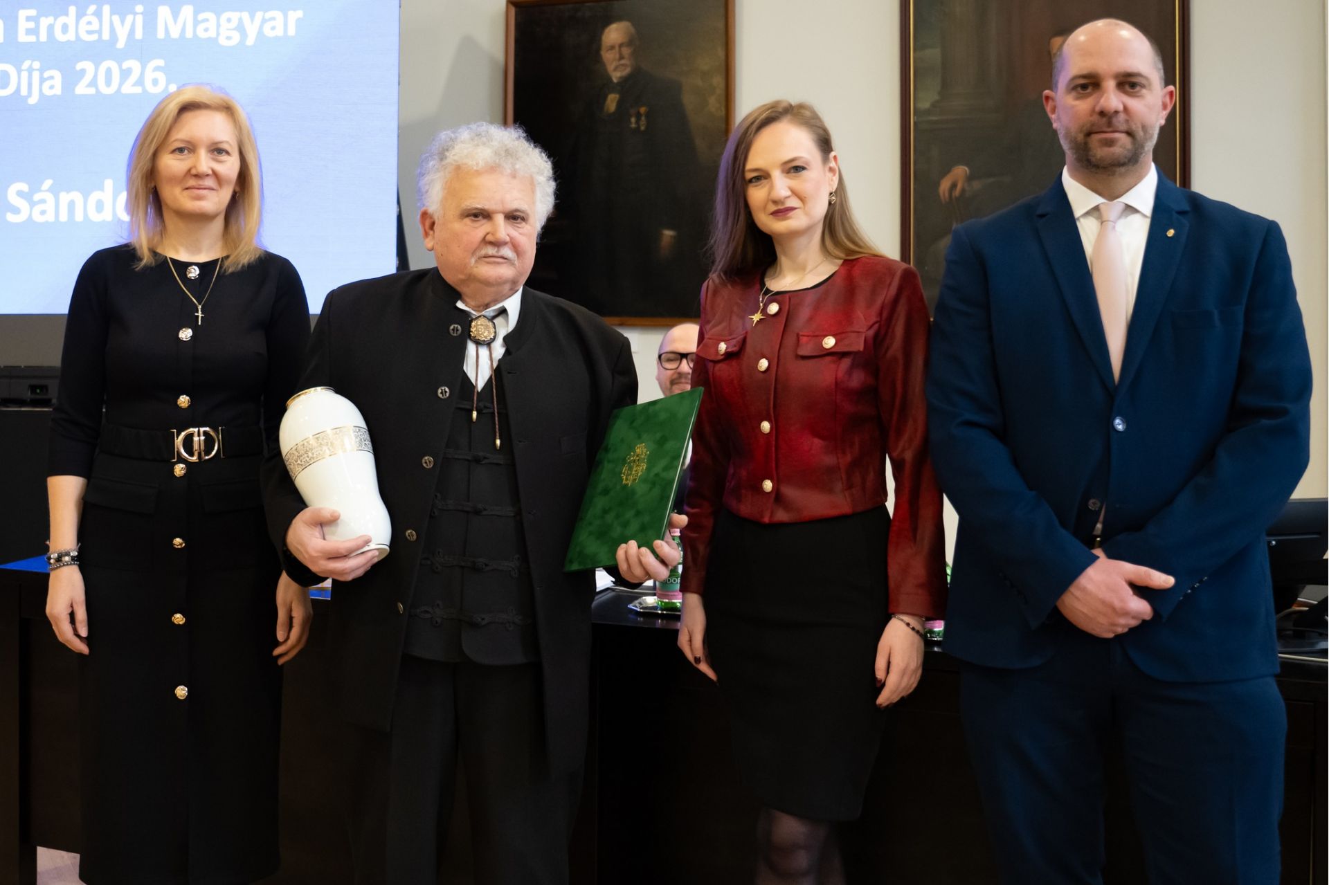 Szondy S&aacute;ndor fafarag&oacute;-n&eacute;pi iparműv&eacute;sznek &iacute;t&eacute;lte oda az Erd&eacute;lyi Magyar &Ouml;r&ouml;ks&eacute;g D&iacute;jat 2026-ban a Borsod-Aba&uacute;j-Zempl&eacute;n V&aacute;rmegyei K&ouml;zgyűl&eacute;s. 